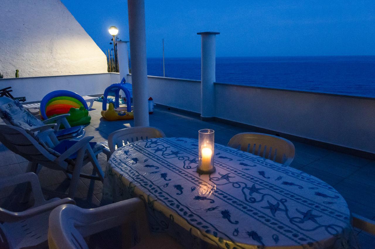 Seaside Holiday Apartment - Unique Location Cipressa Exterior photo