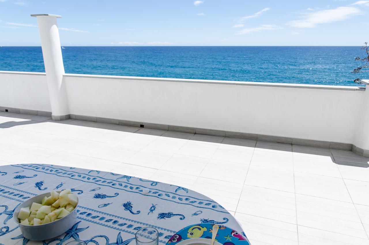 Seaside Holiday Apartment - Unique Location Cipressa Exterior photo